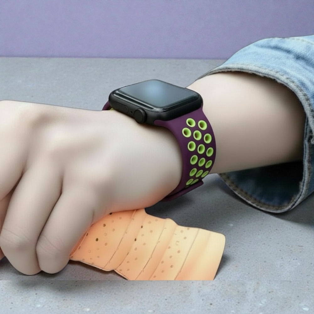 Pulsera - Deportiva Nike Violeta con agujeros verdes para Apple Watch