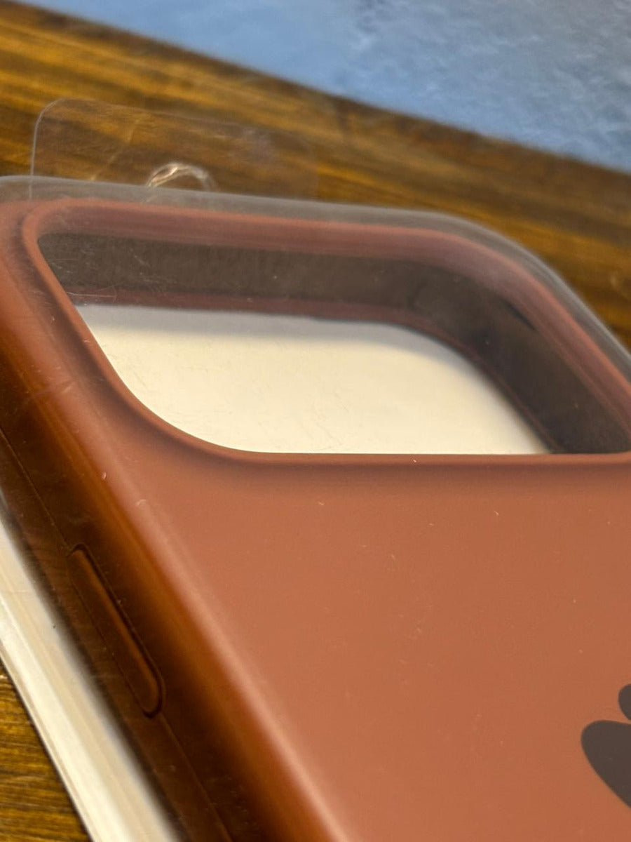 Estuche – Silicona Suave café oscuro para iPhone 17 pro Max