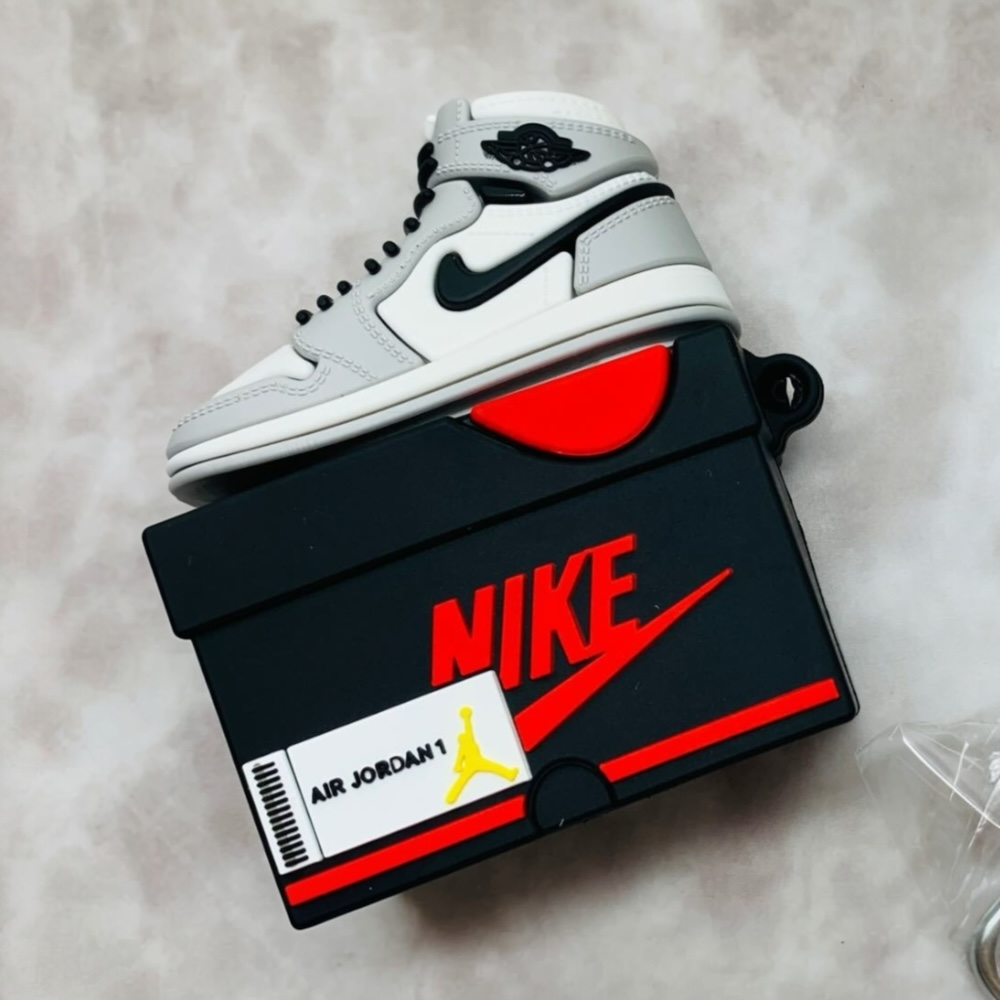 Estuche – Tenis Jordan Gris Retro con Caja para AirPods Pro 1 y 2