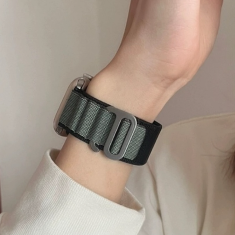 Pulsera - Alpine Loop Negro con verde oliva para Apple Watch