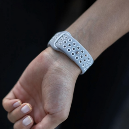 Pulsera - Deportiva Nike gris con agujeros blancos para Apple Watch