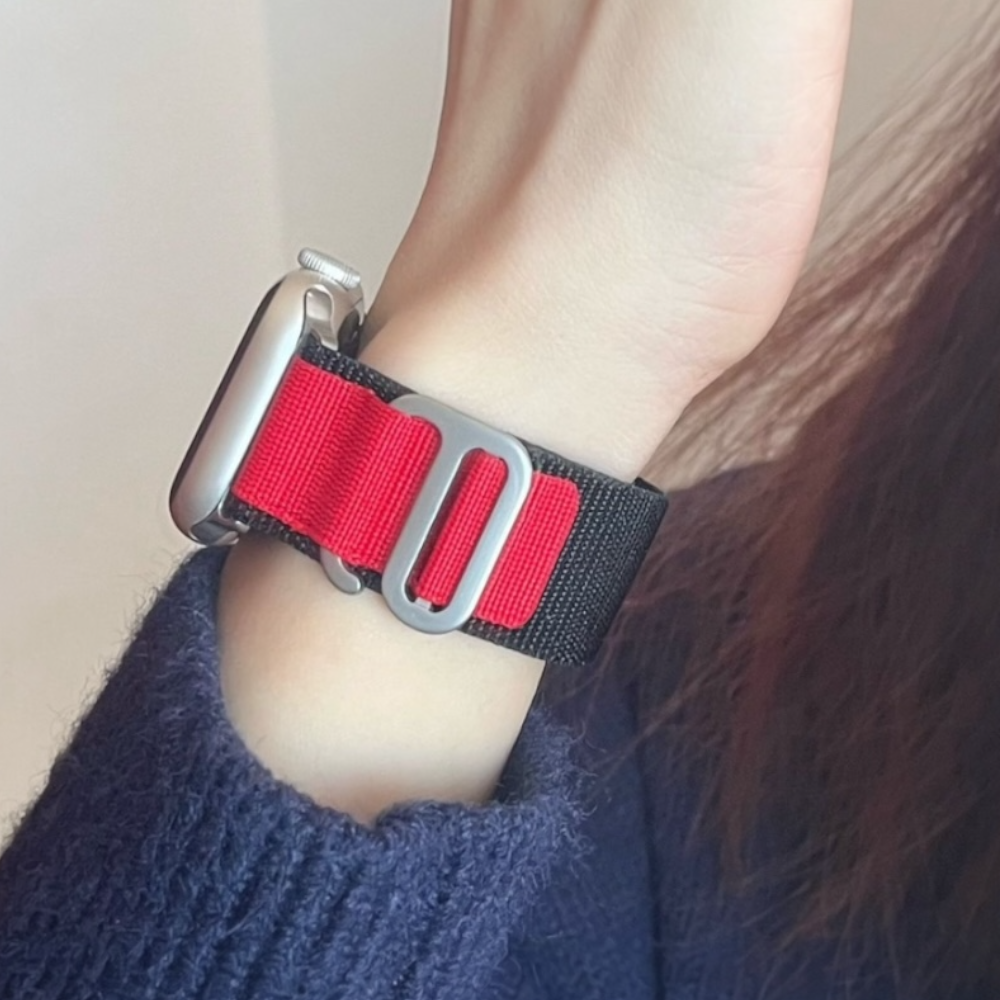Pulsera - Alpine Loop Negro con rojo para Apple Watch