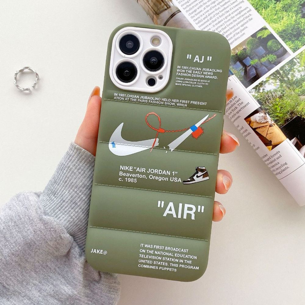 Estuche - Nike puffer verde para iPhone 14 Plus