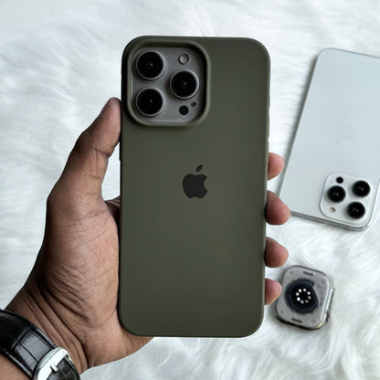 Estuche – Silicona Suave Verde oscuro para iPhone 16 Pro