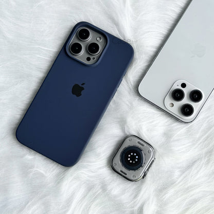 Estuche – Silicona Suave azul marino para iPhone 13 normal